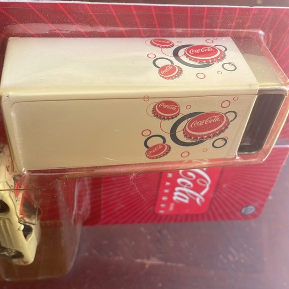 Johnny Lightning Coca Cola branded 1998 corvette toy car - Picture 3 of 4